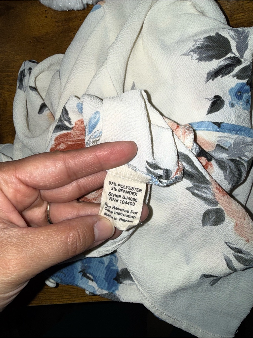 Women’s Sweet Wanderer floral blouse - Picture 6 of 6